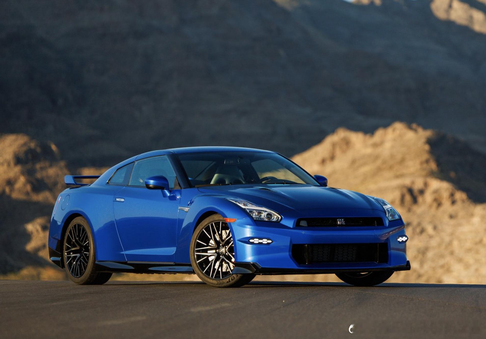 #这是你要的潮车吗# 日产GT-R Skyline Edition（蓝色）和T-