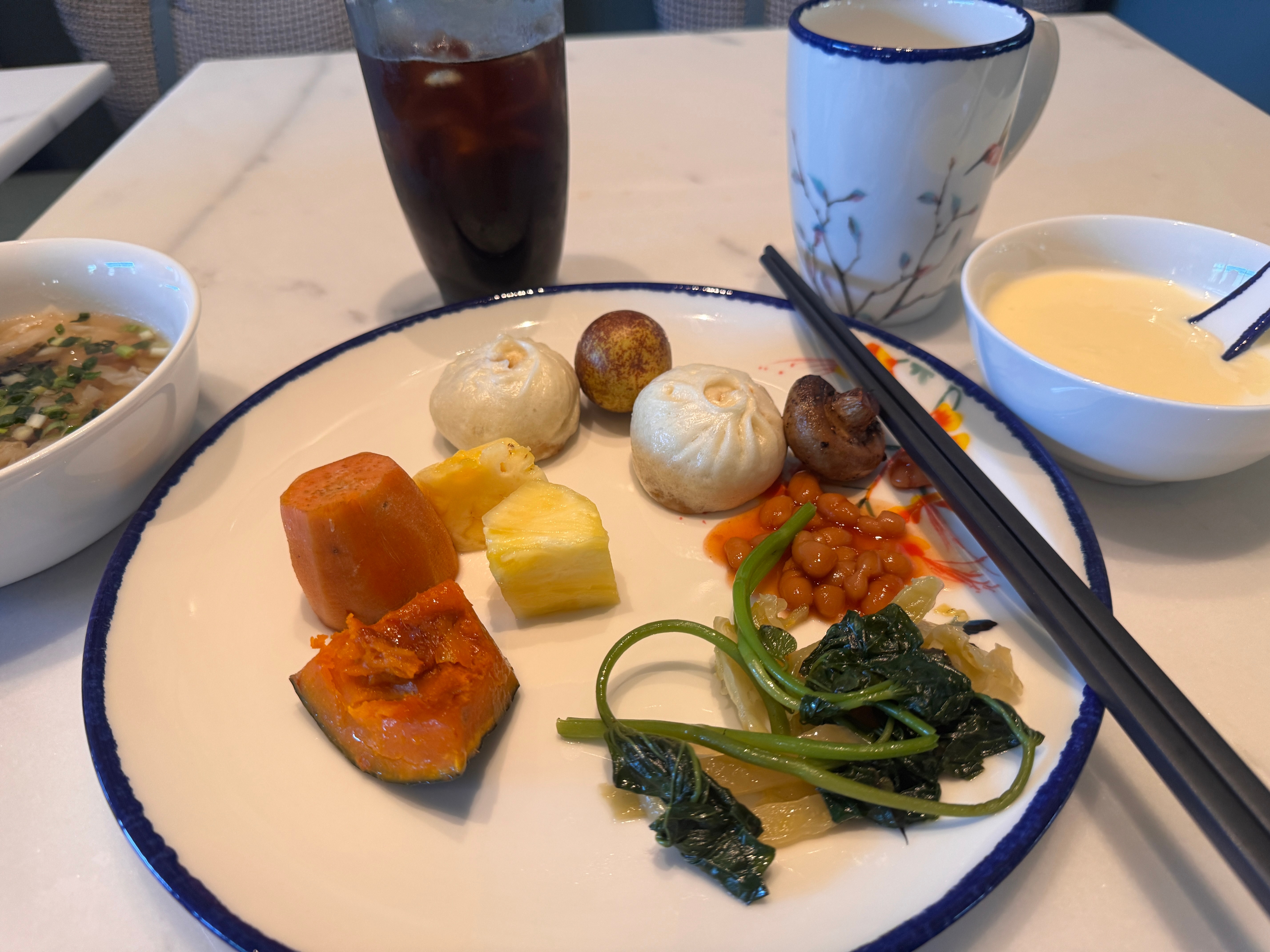 昨天峰哥说我胖，还问我视频是不是开瘦脸了。气死我了吃个早饭感觉都不香了他懂啥啊？