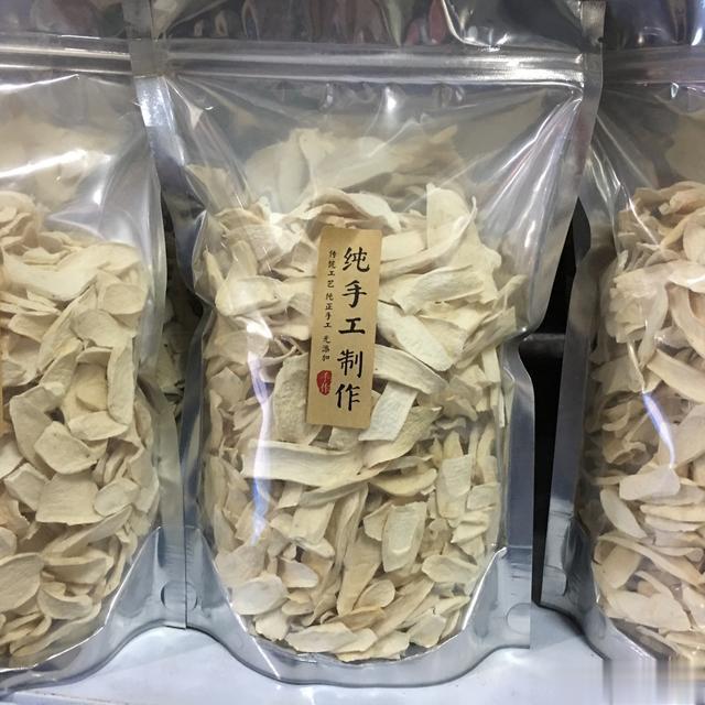 慢性肺病人的“养生四宝”1、山药：滋阴润肺,润肤通肠 2、藕：生吃清热疏郁,富含