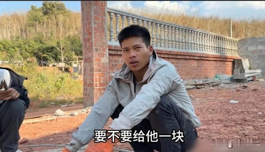 停更与网暴：短视频冲突剪辑的代价
停更突袭，家人躺枪。

四川博主小陈因一条上门