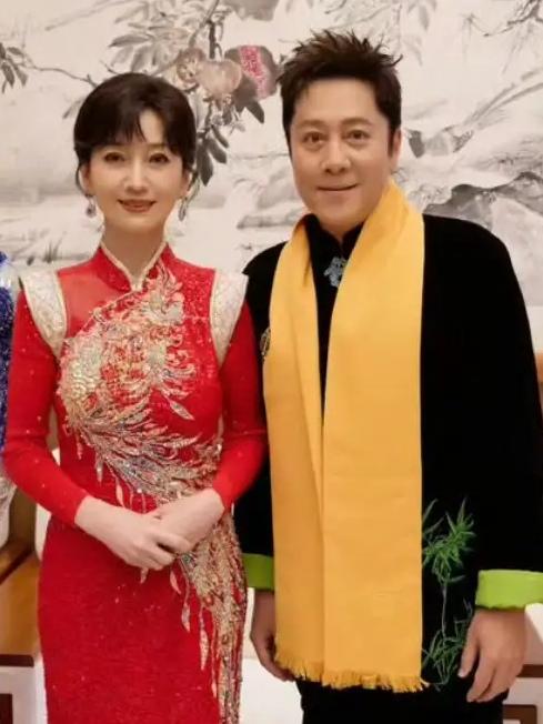 赵雅芝、蔡国庆拜祖大典同框，比春晚还喜庆

三月三，河南新郑的黄帝故里拜祖大典，