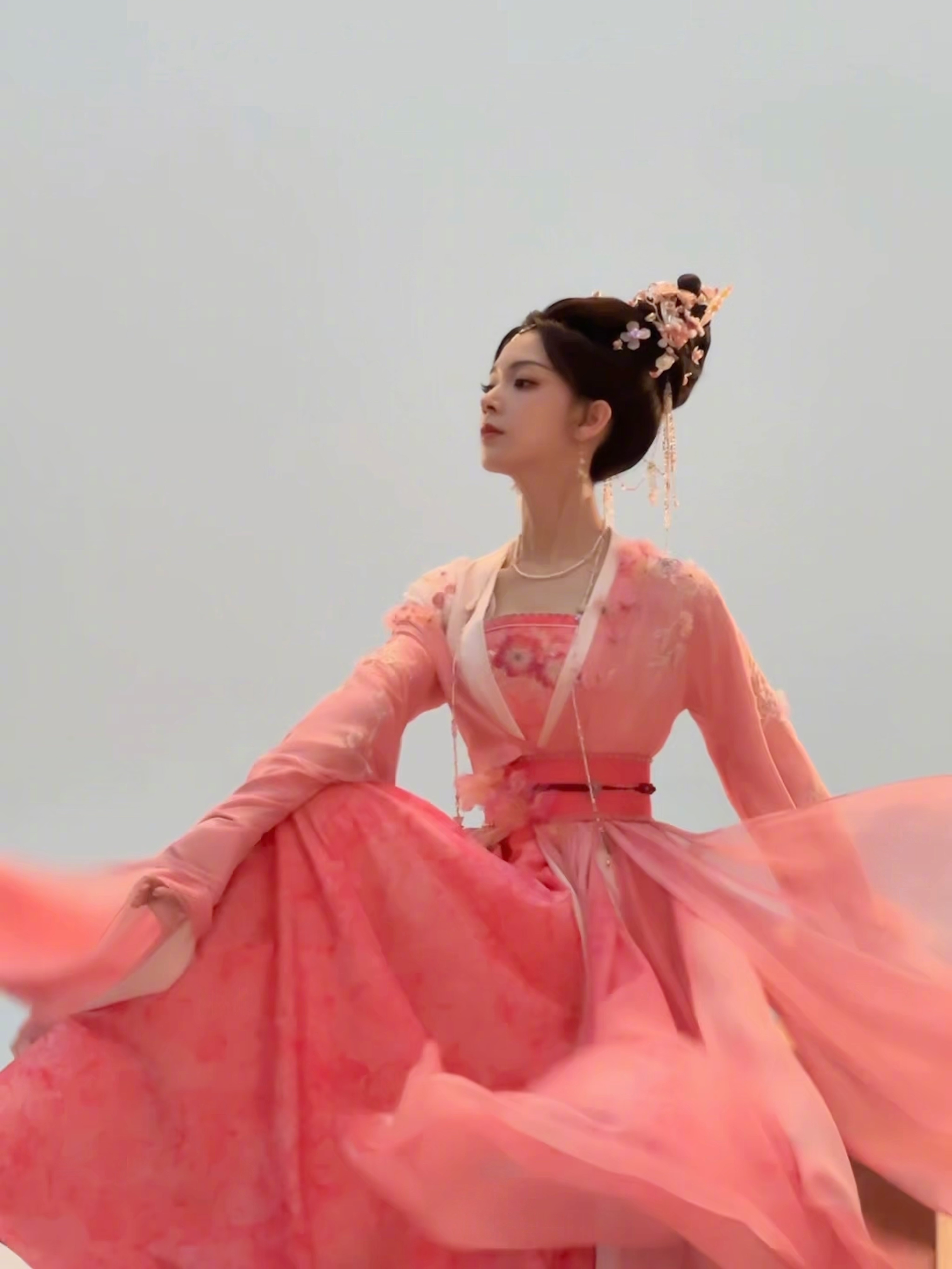 陈瑶投送会动的西方桃陈瑶动起来倾国倾城 陈瑶投送一些会动的西方桃，动起来真的倾国