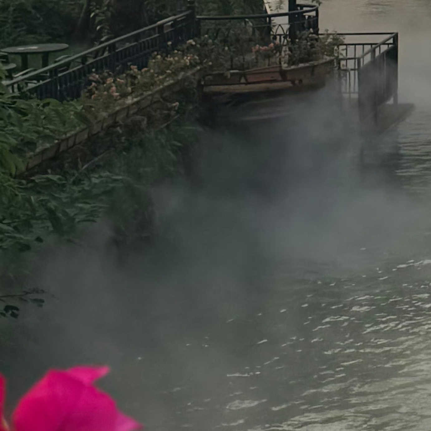 生活里的善意不必轰轰烈烈。路上遇见需要帮助的人，伸手搭一把；对身边人多一份包容体