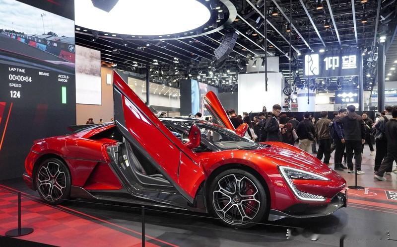 11月21日，2025广州国际车展在琶洲国际会展中心拉开帷幕，作为年底汽车行业的