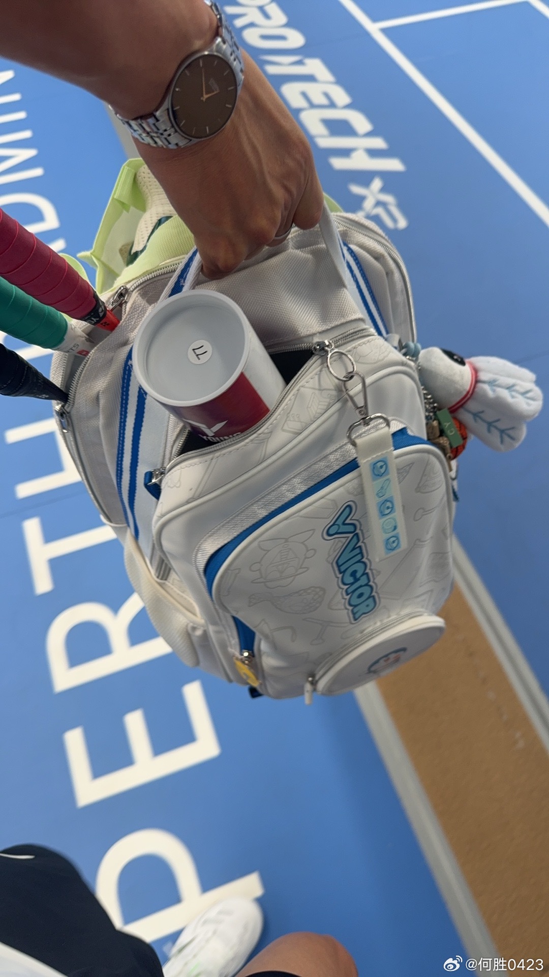 珀斯人的生活就是这么的简单快乐，生活里离不开运动，来这里两天，球没踢上一脚，打了