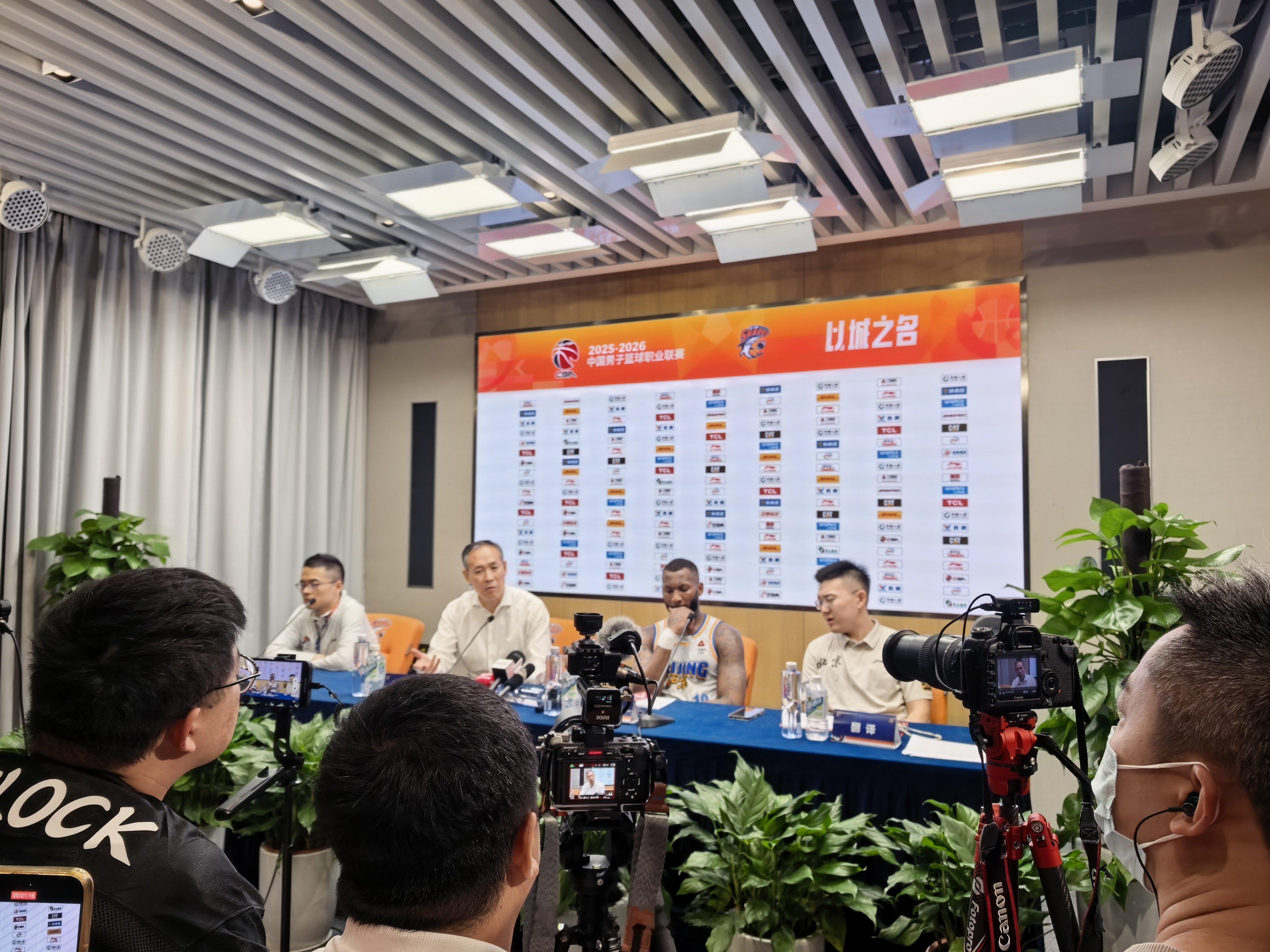 cba季后赛 我喜欢许导这句：上海没打好 上海·上海体育馆
