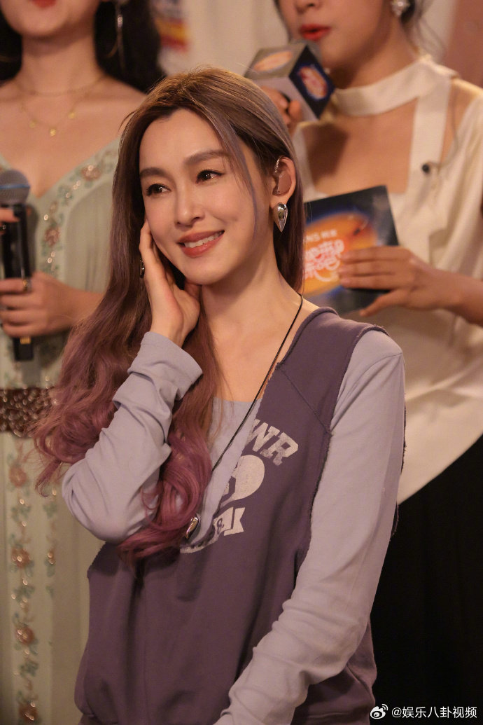 范玮琪这一次乘风破浪这一次她要乘风破浪开启新旅程，就等着看范范的精彩舞台啦！乘风