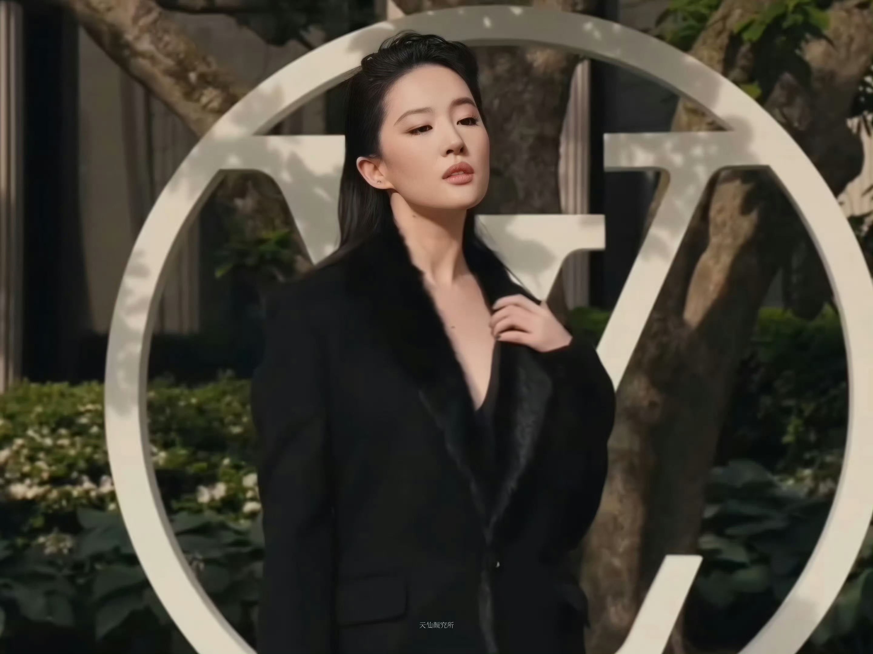 刘亦菲纽约G社生图刘亦菲黑色西装背头造型时尚灵感解读刘亦菲