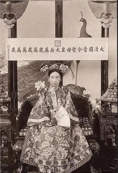 晚清朝廷不是不知道洋枪利炮厉害，而是不敢承认自己落后。嘴上高喊“天朝上国，无所不