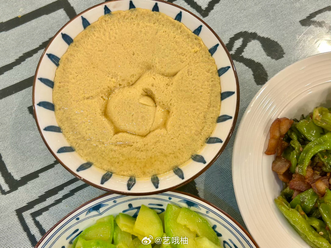 吃啦粉蒸肉➕辣椒烧肉➕蒸蛋➕炒嫩南瓜可爱多睡醒都12点半了！👻破天荒柚子哥哥今