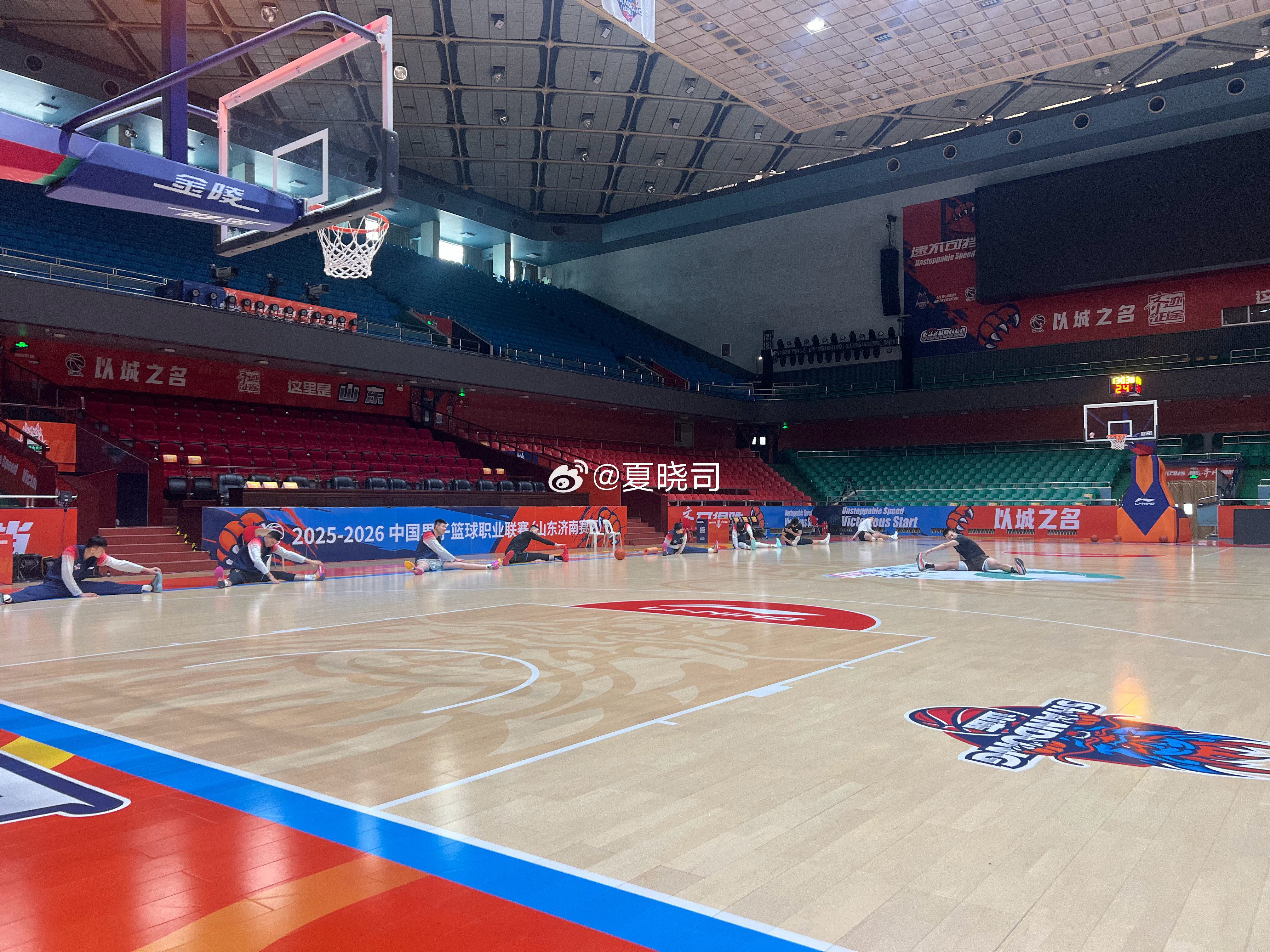 山东高速男篮外援克里斯在对阵天津队比赛中造成手部骨折，俱乐部官方表示，经医院与队