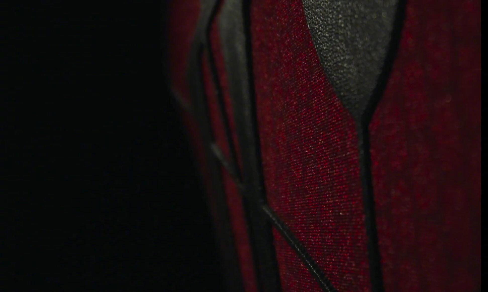 “荷兰弟”tomholland 《蜘蛛侠4》中的新战服将有凸起的蛛网纹[蜘蛛侠]