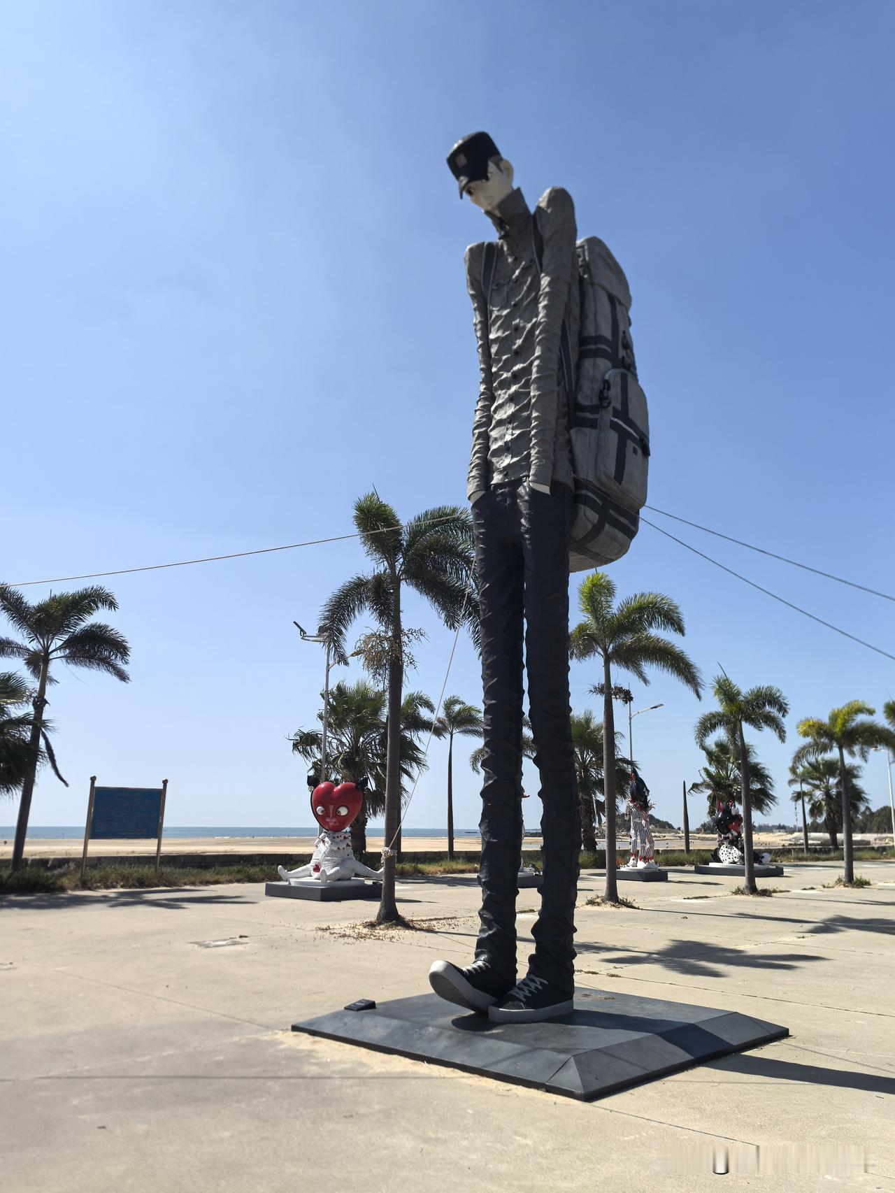 “咸海水”当代艺术邀请展
​
- 地点：泉州惠安县山霞镇青山湾海洋城·海丝国际艺