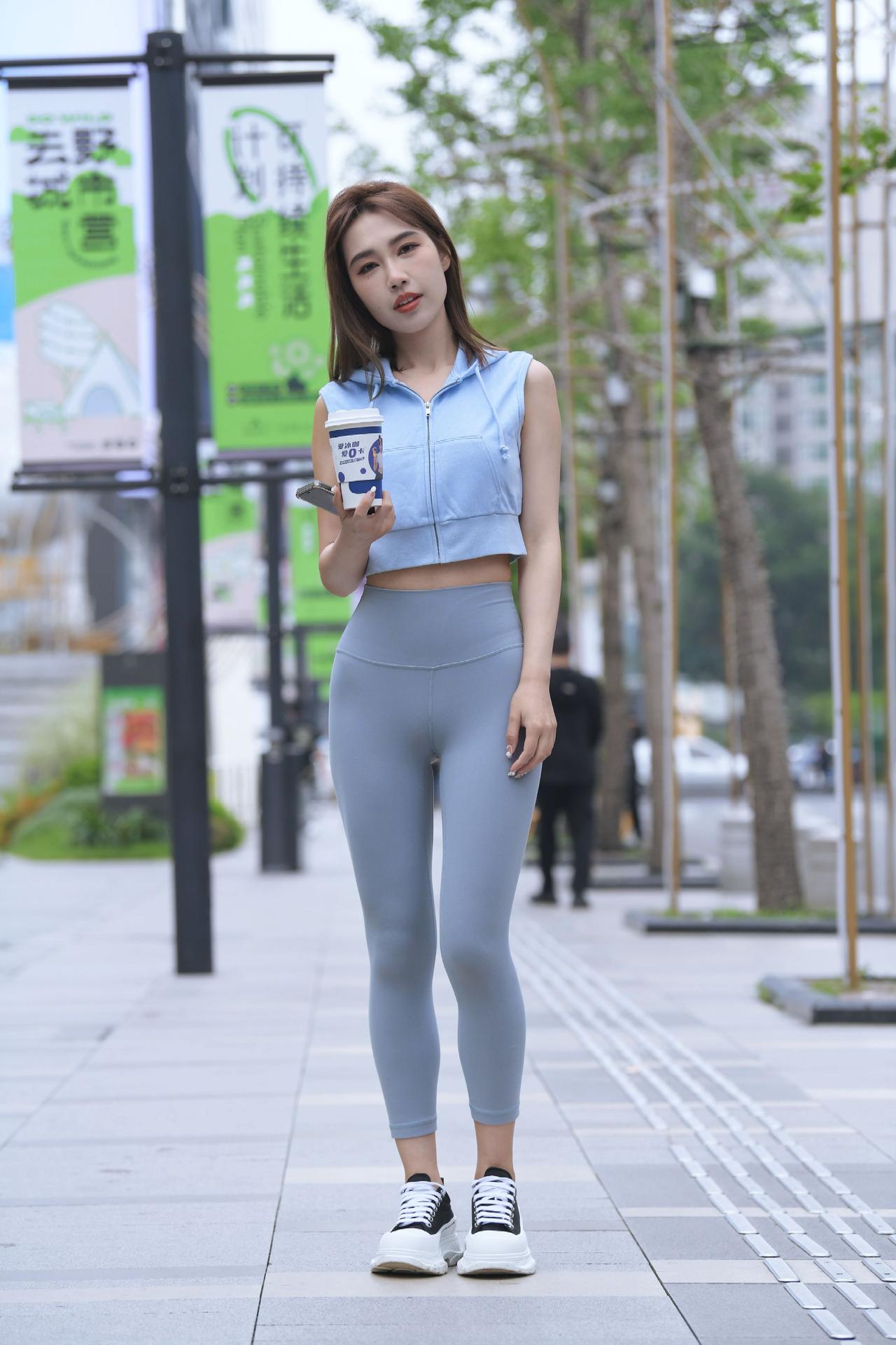 瑜伽裤 好身材好气质 街拍小姐姐穿搭 街拍 街拍美女