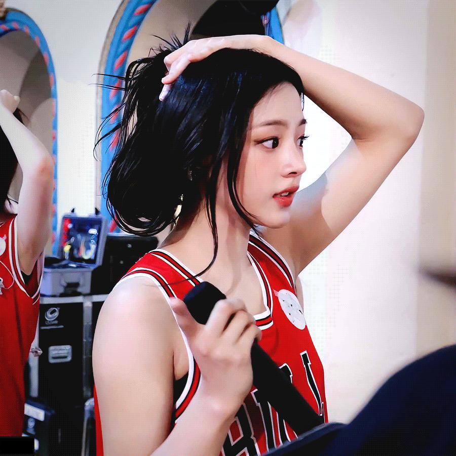 【金玟池】好想骑家夫鼻子上 ​·NewJeans三年前最萌舞台视频 ​​​