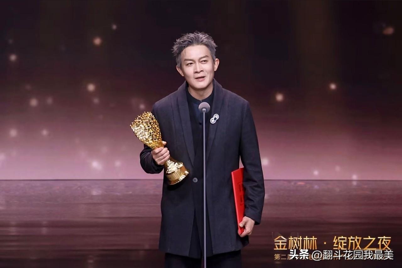 没想到啊没想到！

看到杨志刚拿下年度男配角，

我才知道他在《唐诡》里不是