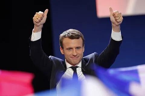 援助了一个寂寞！
此前法国总统马克龙宣布，法国将援助乌克兰近百架幻影系列战机。