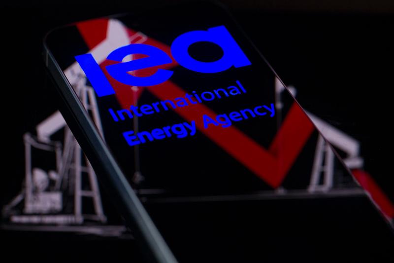 3月18日，伊朗迈赫尔通讯社报道，伊朗伊斯兰革命卫队紧急警告，沙特阿拉伯、阿联酋