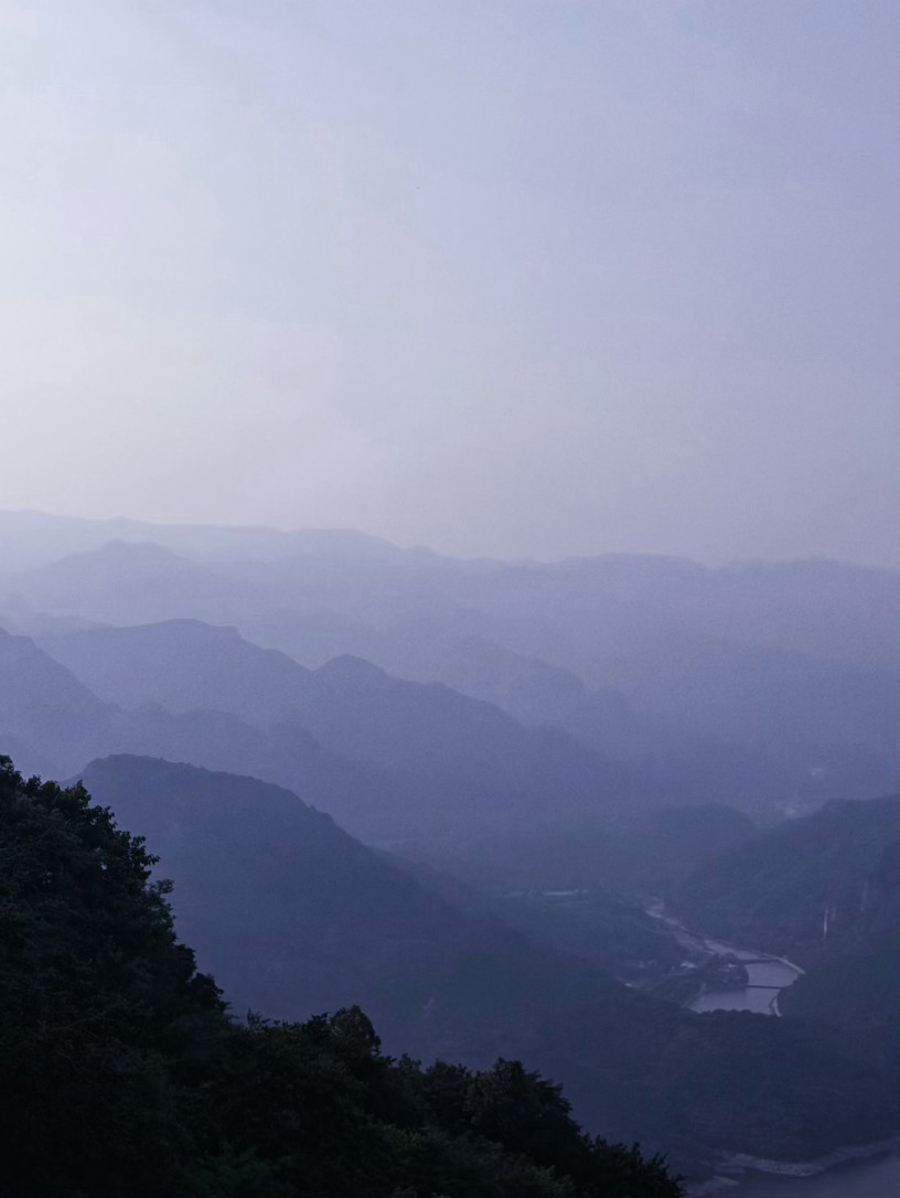 如果是普普一个人去爬山，那么就是感受了爱人（辉辉）的幸福如果是辉辉普普一起去爬山