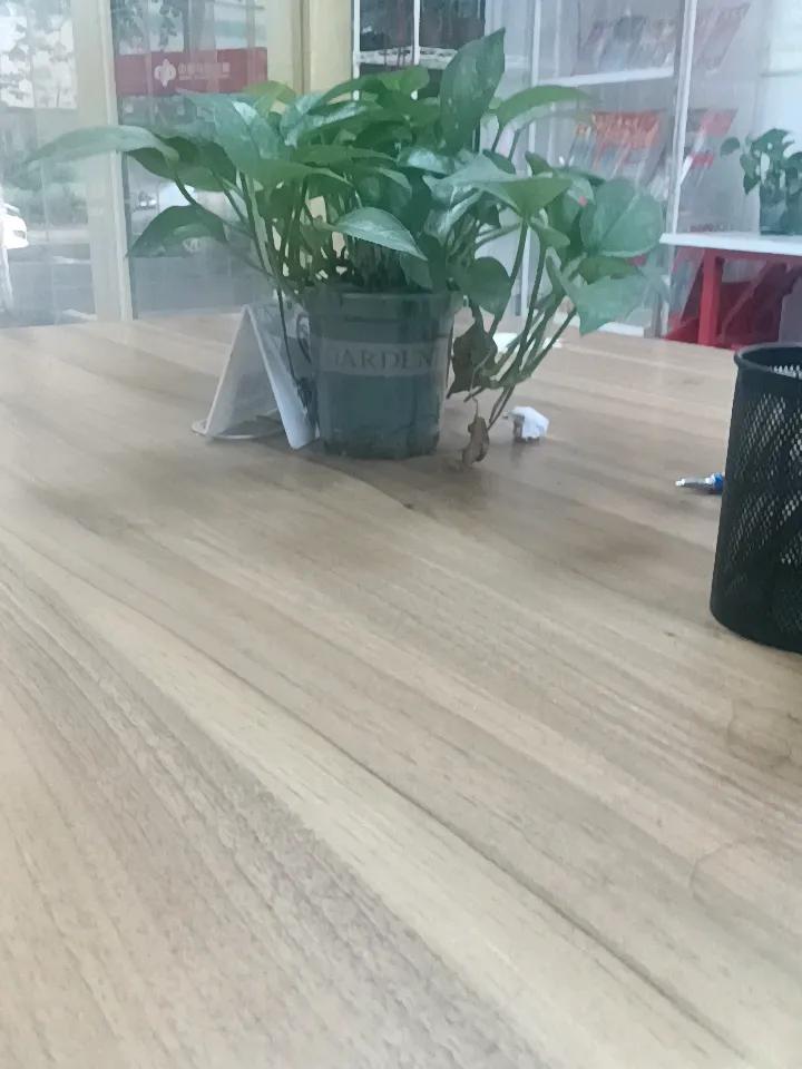 干工厂按天算工资，200块一天，每天上班8.5小时。
加班就按小时折算日薪，法定