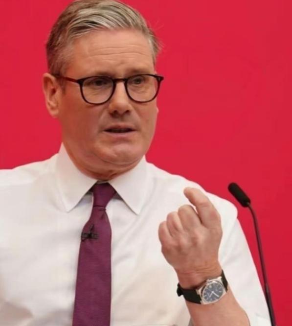 特朗普没料到，估计普京也没料到，英国首相居然面向全世界，说了一句“中国，是世界三