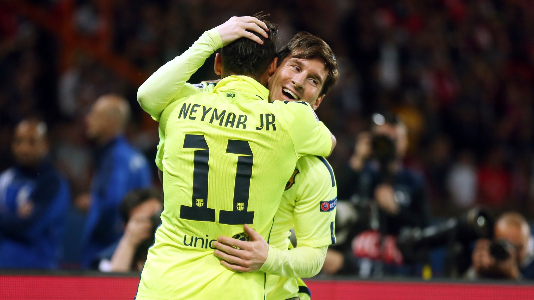 巴萨官推连续晒照，这是要请神了嘛[doge]#梅西[超话]##欧冠# ​​​