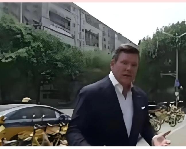 美国主播想来北京“找茬”，结果自己把脸给打肿了！

最近，美国福克斯新闻那个叫布