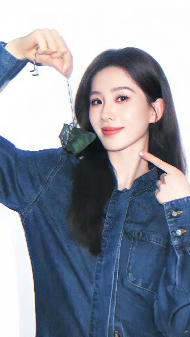 刘诗诗Imane Ayissi品牌INS认领刘诗诗上身的Imane Ayissi