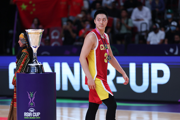 胡明轩[超话]中国男篮亚军中国男篮已启程回国胡明轩超神这次擦肩而过，下次我们赢回