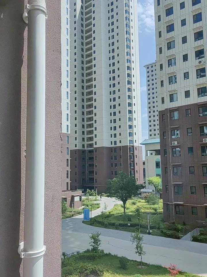 有一种人：吃饭掉一粒米能数说大半天，说得吃饭的人一下没胃口。一滴水撒在地上，能吵