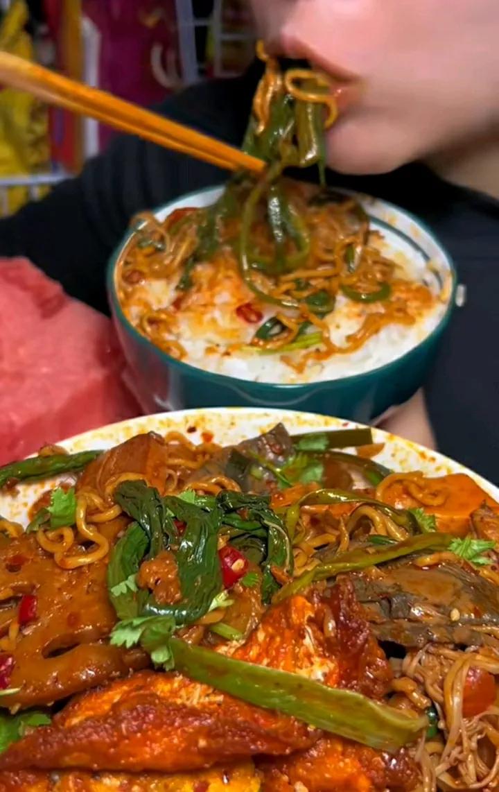麻辣鲜香，美味无穷。#魏爺朝天椒冒菜# #冒菜麻辣鲜香# #新鲜麻辣烫火锅# #