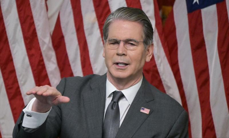 外媒报道，美国财政部长贝森特4月14日称，在中东战争期间，中国大量“囤积”石油并