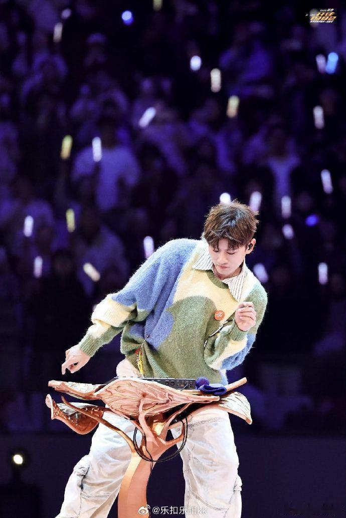 张杰演唱会唱演唱会 张杰演唱会大惊喜！《演唱会》这首百年未唱的歌终于返场，歌名和