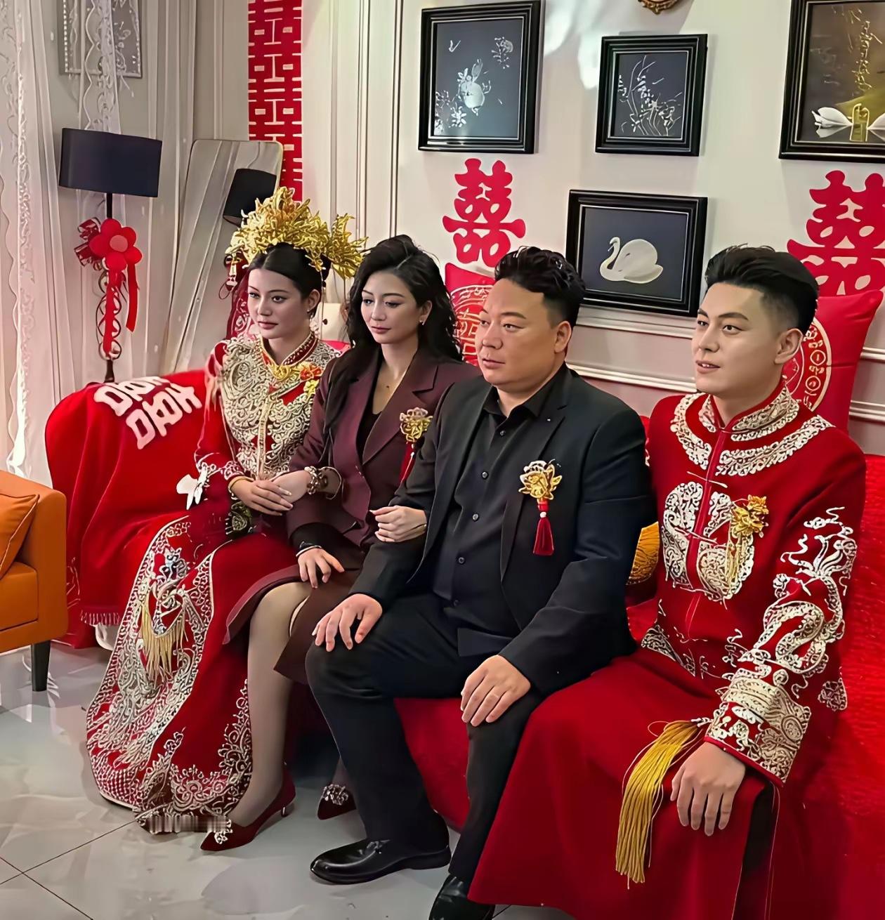 女儿结婚，妈妈却火了 