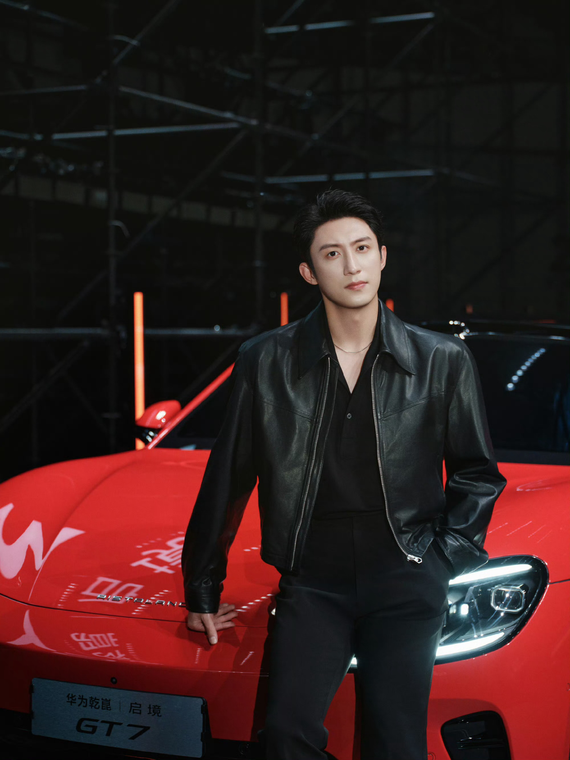 启境GT7已亮相，启境定位猎装轿跑，请了黄景瑜代言，强调百万级颜值、百万级智能、