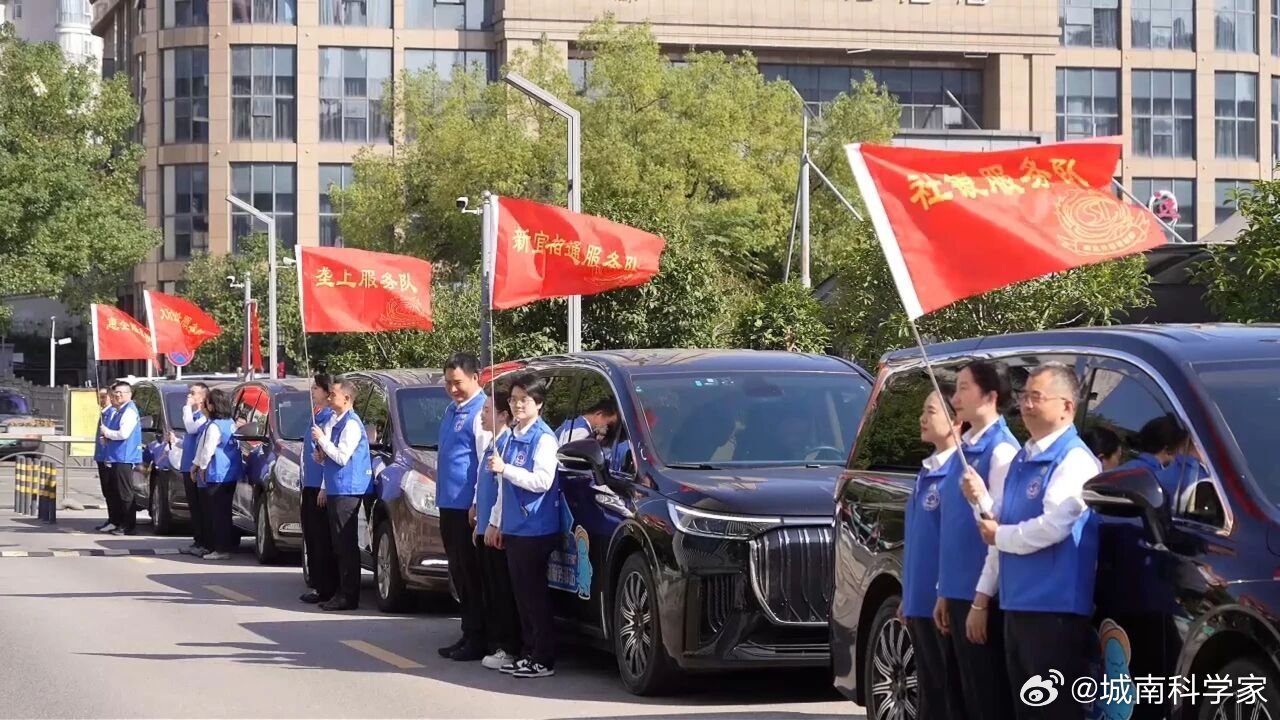 中午去路边买菜，结果发现关门了。旁边药店的小哥探出头来，跟我聊了两句，有一定信息