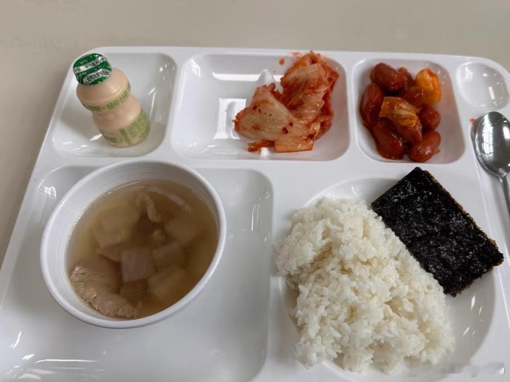 印度女留学生吐槽韩餐肉太多说肉太多是认真的吗？那韩国很适合素食主义去韩餐居然有一