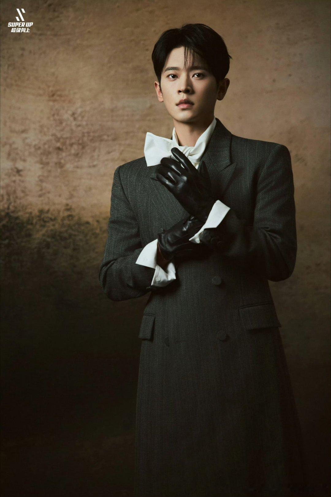 丞磊今晚活动造型出图，期待歌手磊[彩虹屁][彩虹屁] ​​​