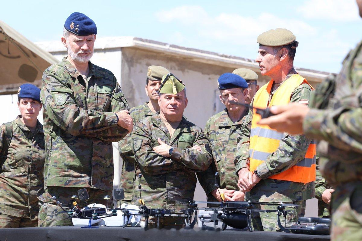 贵圈大老爷们在干嘛 这半个月比利时国王菲利普没有单人公务，其他几位基本能看图说话