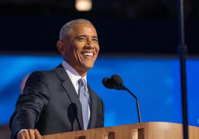 ​美国前总统奥巴马强烈回应，这时候他重拳出击，已经明确的表示可能会针对明年中期选