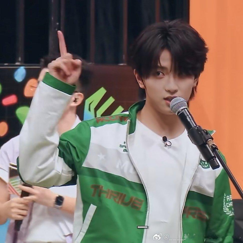 TF家族运动会纪录片Day1帅气体育生对暗号中,111111