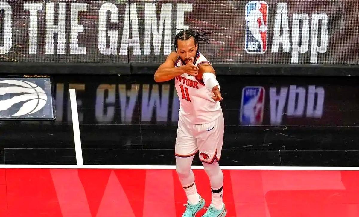 讲个鬼故事：
阿努诺比，三分10中。
打满40分钟，防对面箭头人物，还能拿28分