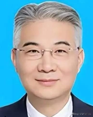 看了这个曾经的重庆市财政局长，重庆市政府原参事封毅的通报，心里十分惊叹，此人竟然