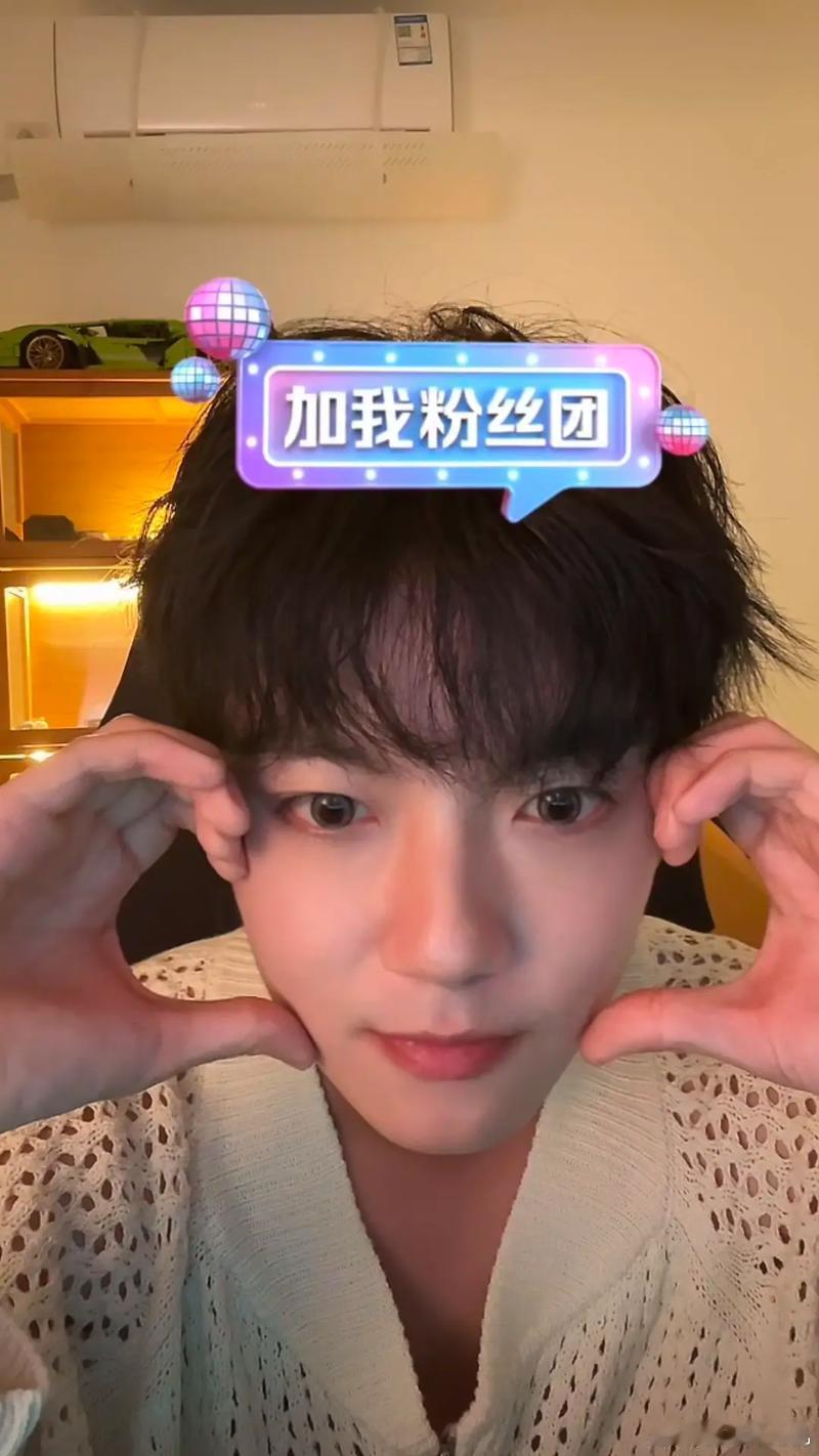 李明德你们千万别后悔   李明德直播间爆梗：收礼、关特效的故事最近李明德直播可太