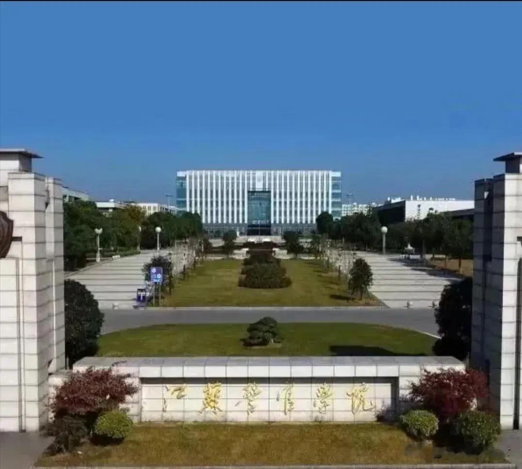 江苏警官学院分数线直逼985？看了这组数据我彻底服了！

2024届公安专业12