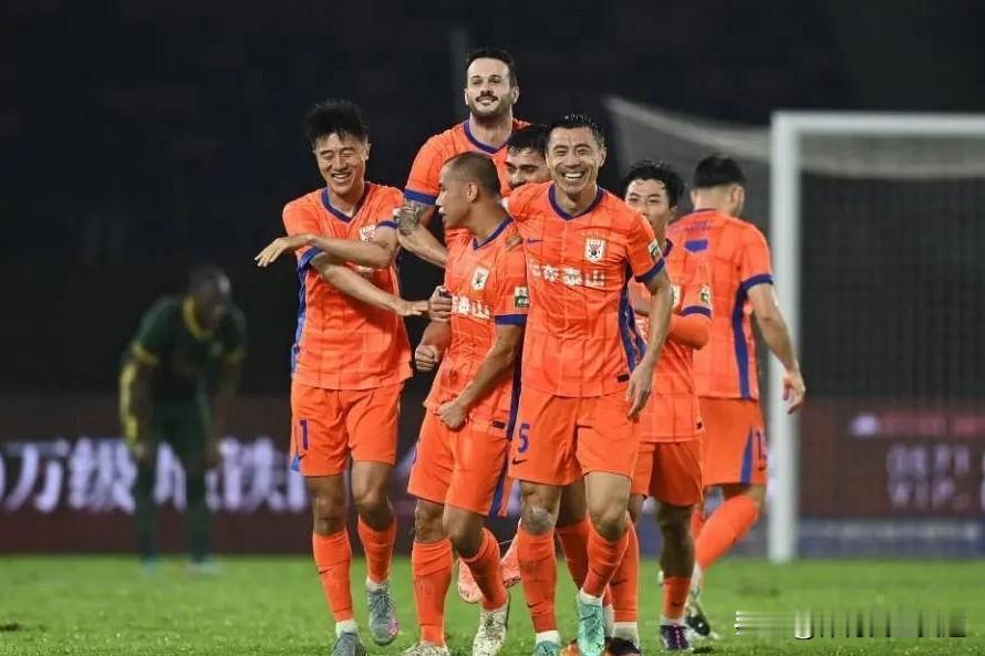 山东泰山3:1战胜海港固然可喜，但过度庆祝实在没有必要！
中超联赛第28轮，各支