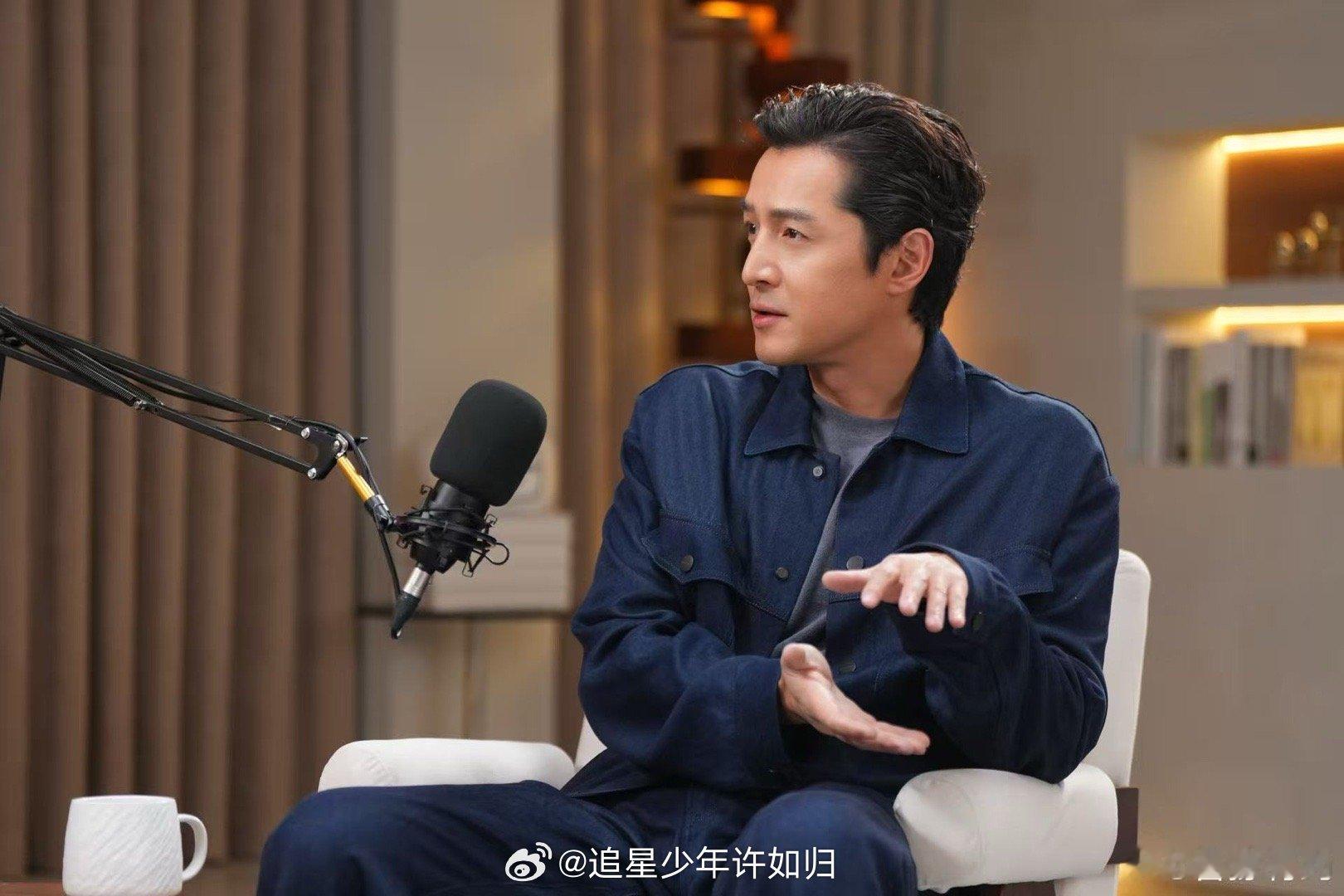 时隔十年鲁豫再次采访胡歌一段延续十八年的深度对话。鲁豫的真诚遇见胡歌的沉淀，碰撞