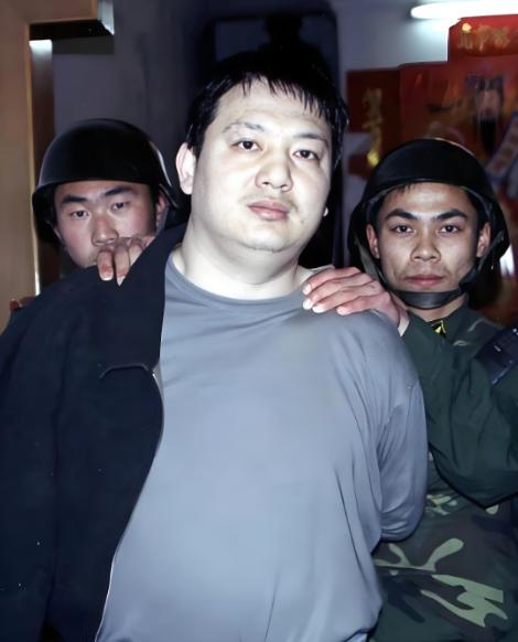 2005年3月5日凌晨4时，福建省福安市街尾27号一栋不起眼的民宅外，一百多名公