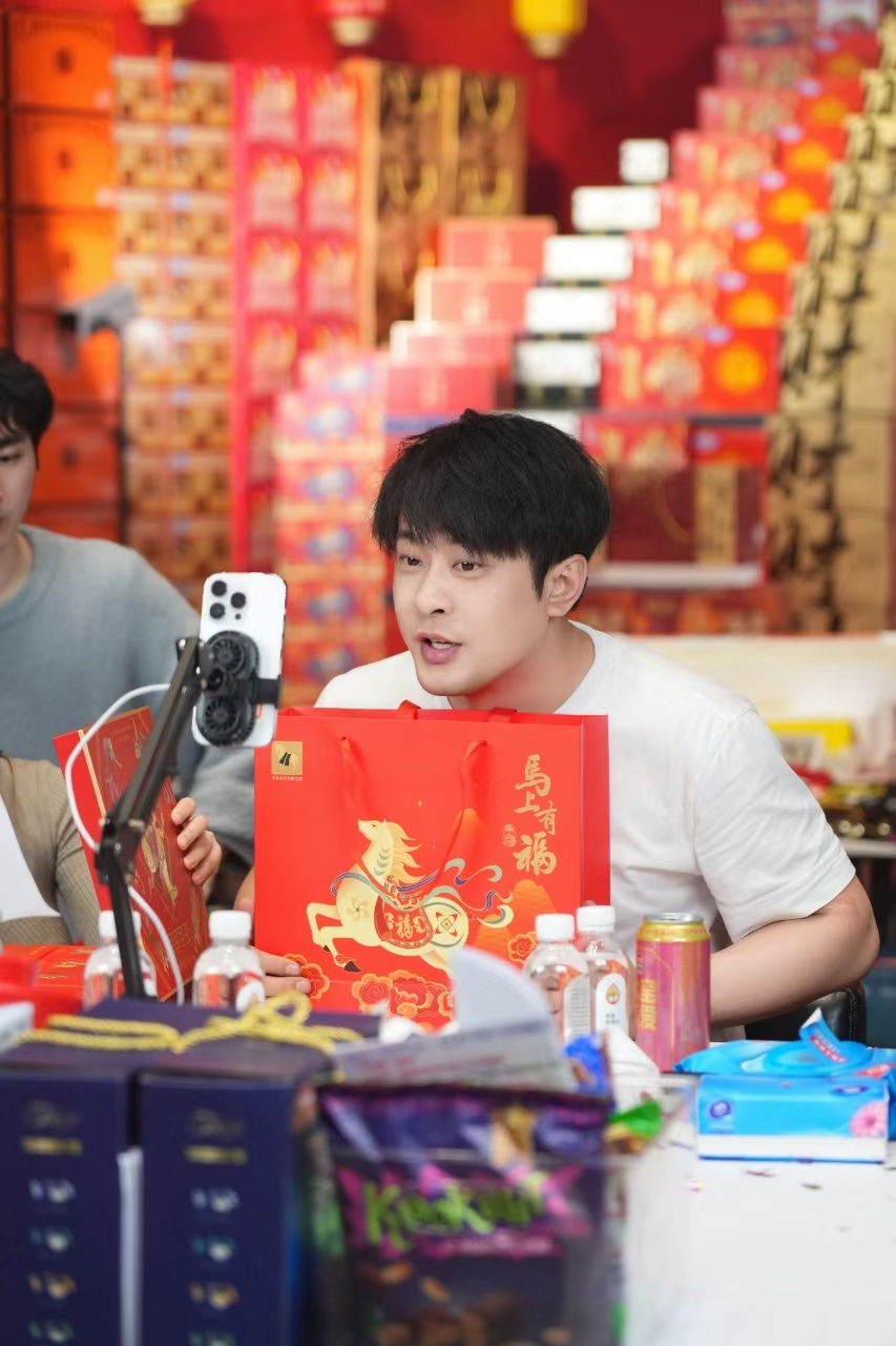 辛巴朋友圈吐槽被五次退网 辛巴自己都吐槽“五次退网”太夸张。不是退网难，他五次“