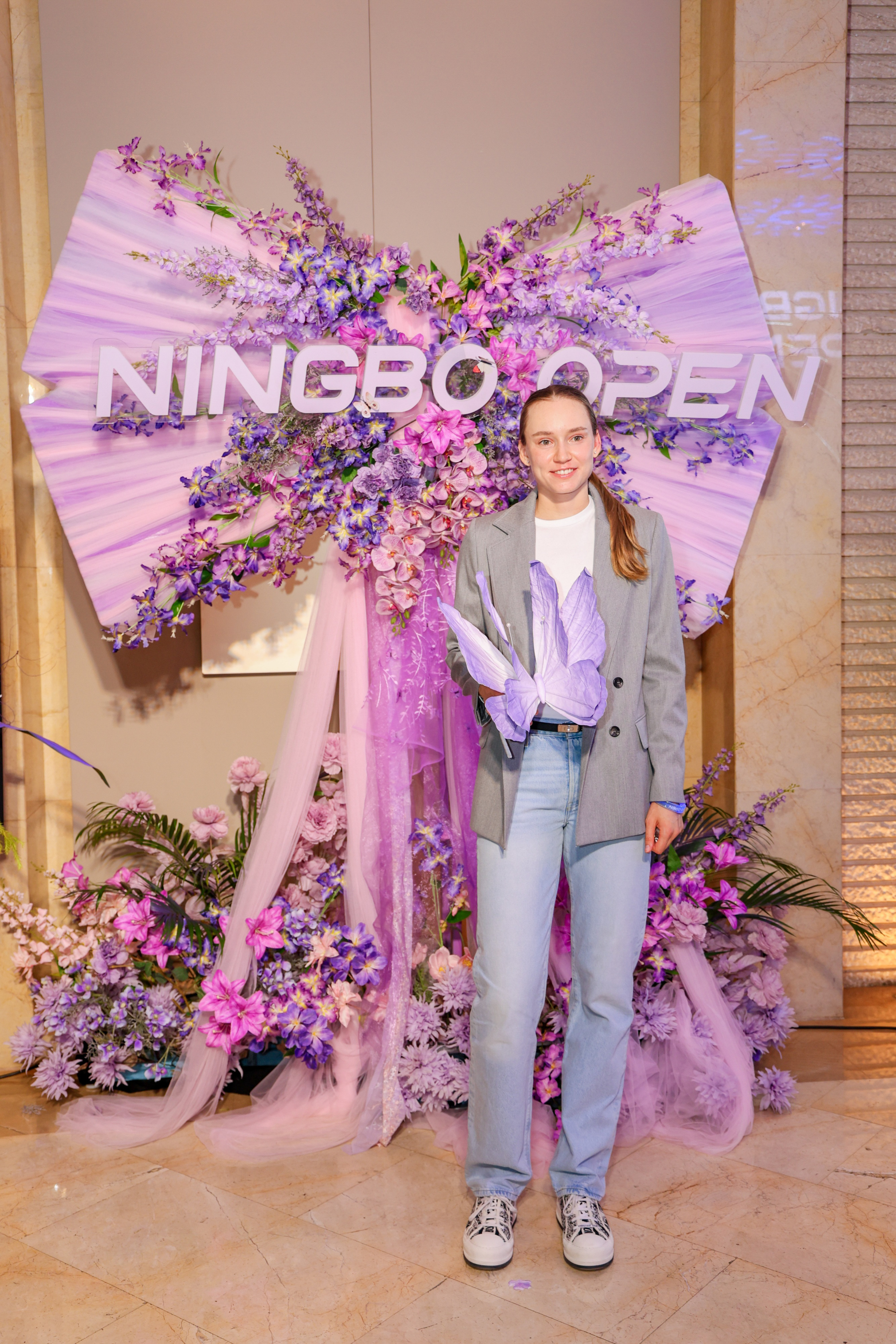 今晚宁波赛球员晚宴的主题是：蝴蝶🦋球员们化身蝴蝶仙子翩翩入镜，期待各位在赛场上